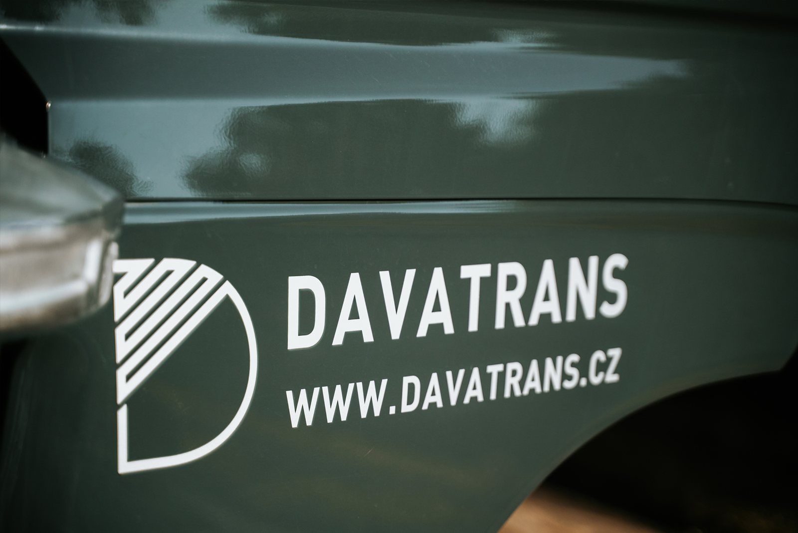 DAVATRANS logo and www.davatrans.cz on a vehicle