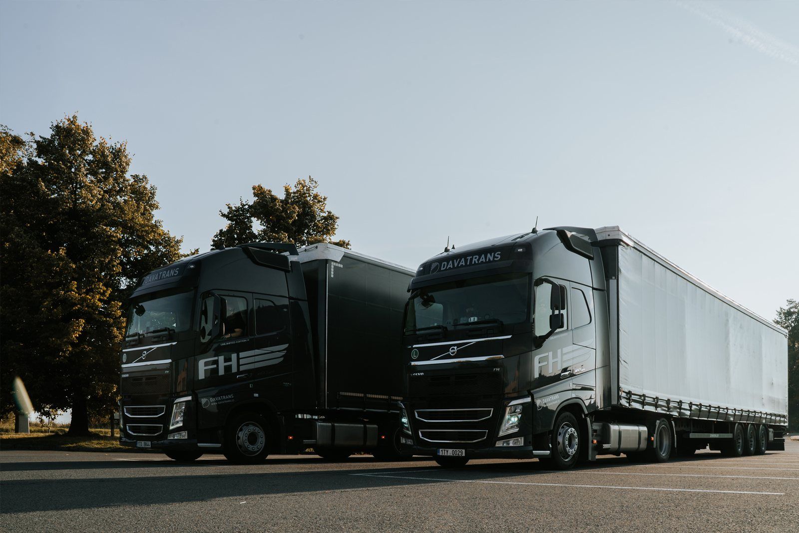 DAVATRANS VOLVO FH trucks with trailers